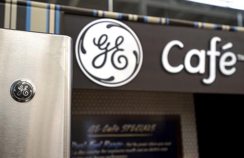 © Reuters. A General Electric refrigerator is seen on sale at an appliance store in Westminster