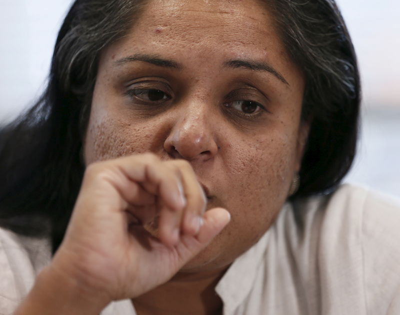 © Reuters. Sri Lankan businesswoman Hagoda Gamage Shalika Perera speaks during an interview with Reuters in Colombo