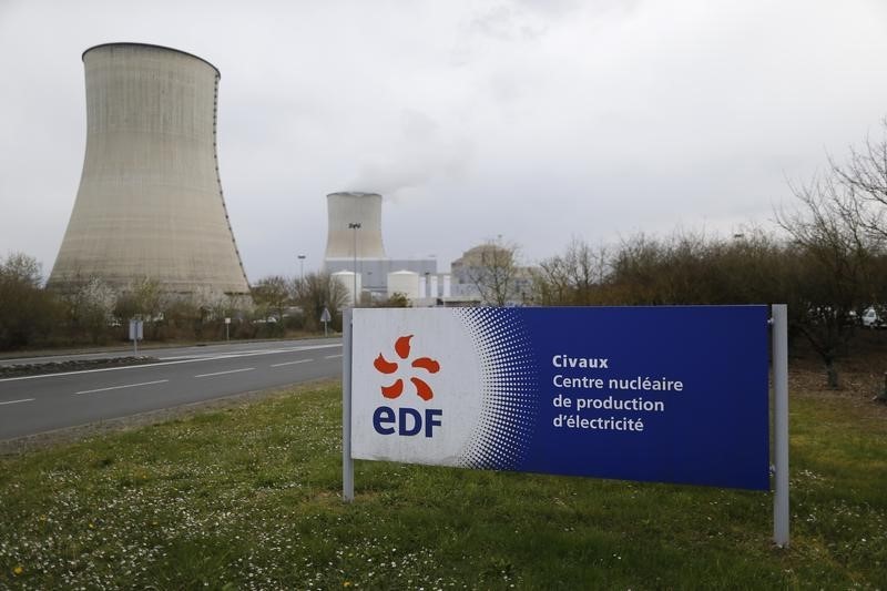 © Reuters. EDF VEUT METTRE EN SERVICE DE NOUVEAUX RÉACTEURS NUCLÉAIRES