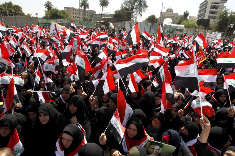 © Reuters. الصدر يدعو لإنهاء الاعتصام في المنطقة الخضراء ببغداد