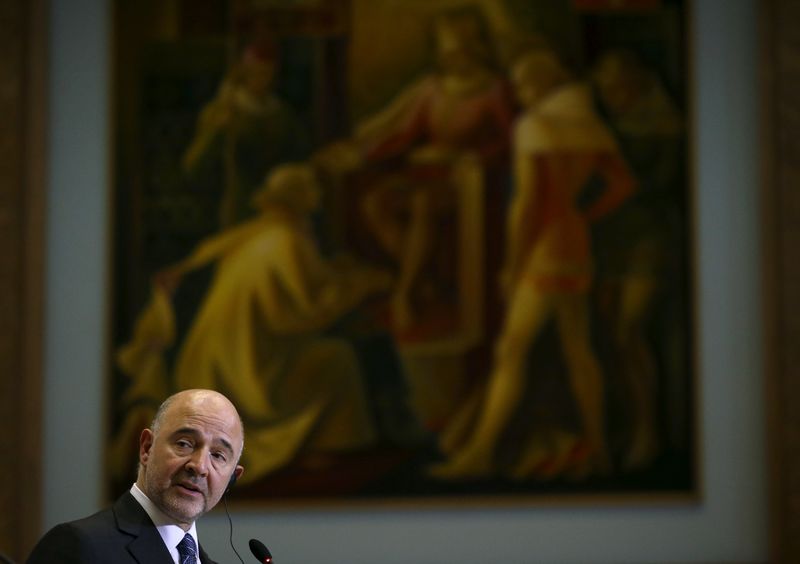 © Reuters. Moscovici speaks during a news conference in Lisbon