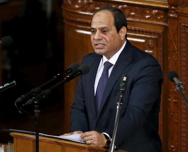 © Reuters. الرئيس المصري يوافق على مشروع ميزانية 2016-2017 ويحيله للبرلمان