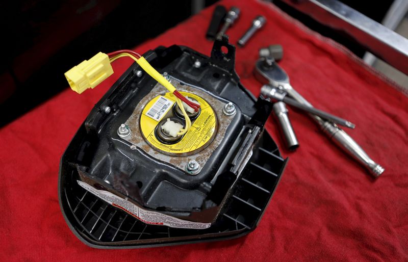 © Reuters. File photo of a recalled Takata airbag inflator in Miami