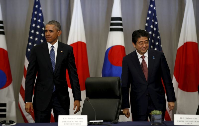 © Reuters. Obama in trilateral meeting with Korean and Japanese leaders at the Nuclear Summit in Washington