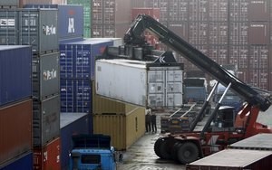 © Reuters. File photo of workers loading trucks with containers at a terminal of an ICD in Uiwang