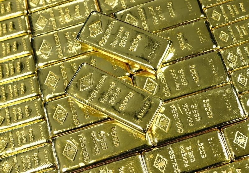 © Reuters. الذهب يرتفع قبيل بيانات الوظائف الأمريكية بدعم من هبوط الأسهم