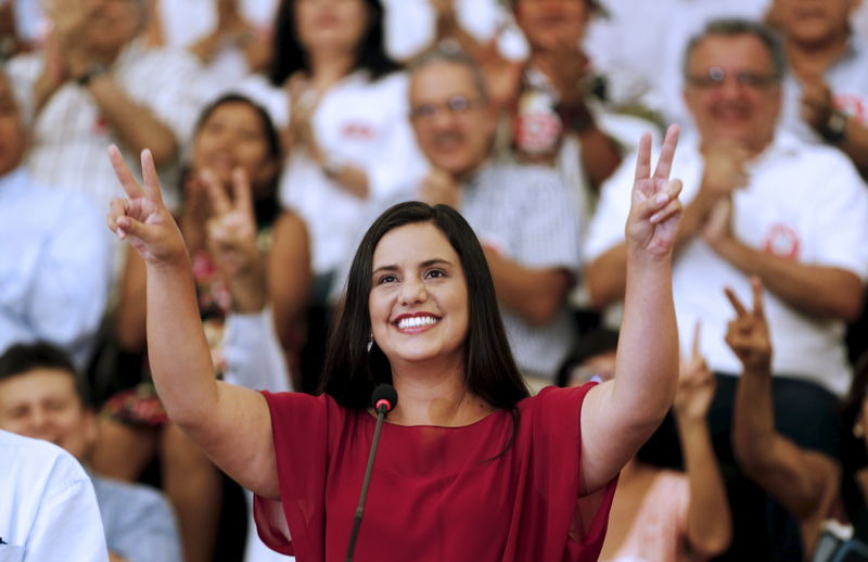 © Reuters. Candidata à Presidência do Peru Veronika Mendoza durante evento de campanha em Lima