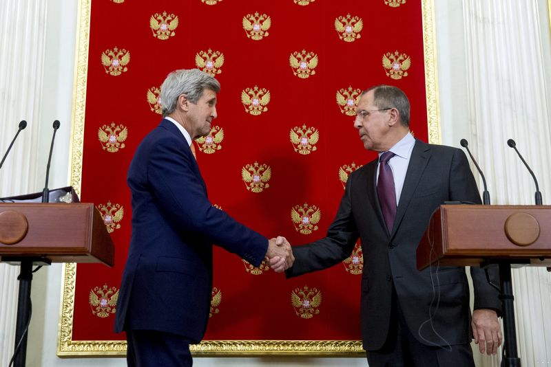 © Reuters. روسيا: لافروف وكيري بحثا التنسيق بشأن الهدنة في سوريا