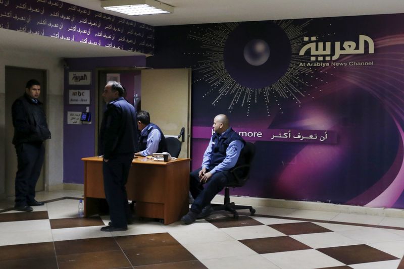 © Reuters. قناة العربية تغلق مكتبها ببيروت وسط توتر بين لبنان والسعودية