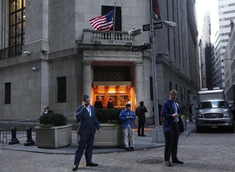 © Reuters. Traders stand outside the New York Stock Exchange prior to the opening bell