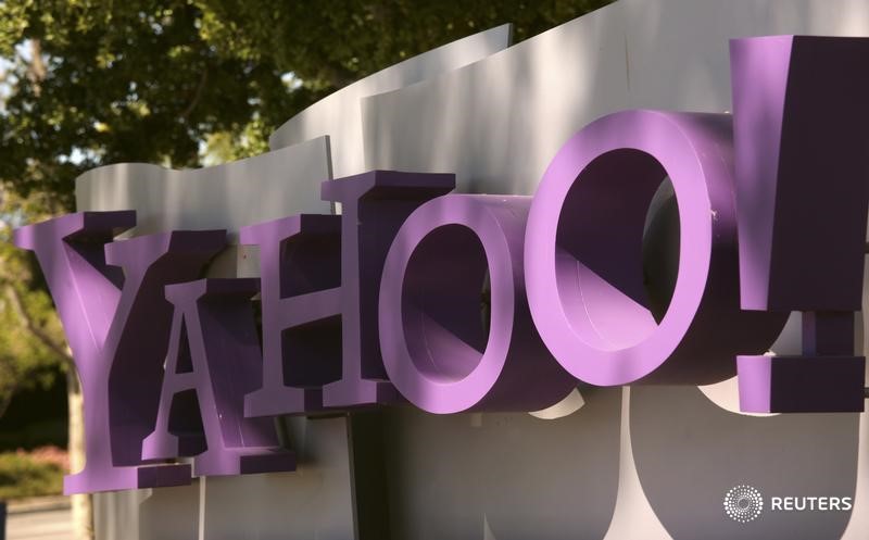 © Reuters. The Yahoo logo is shown at the company's headquarters in Sunnyvale