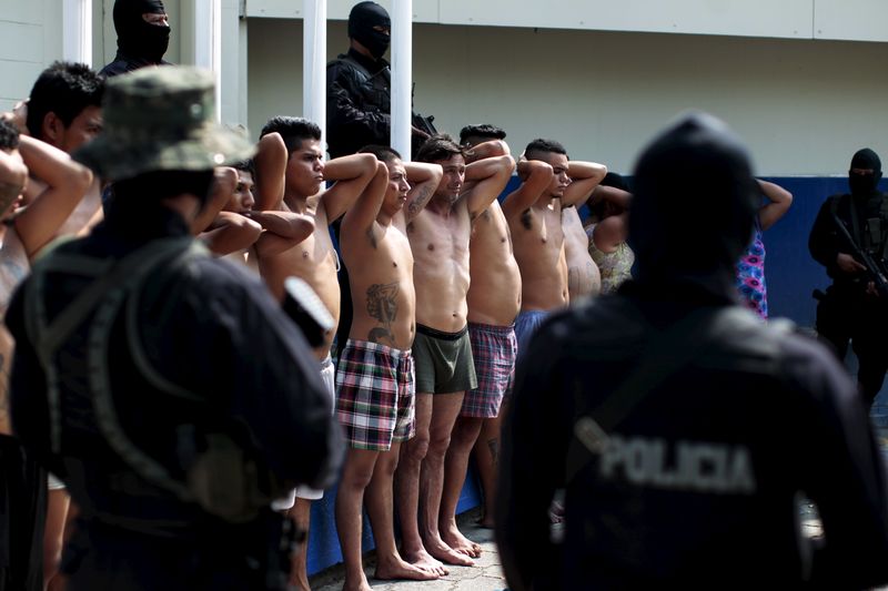 © Reuters. الكونجرس في السلفادور يوافق على إجراءات لمكافحة عنف العصابات في السجون