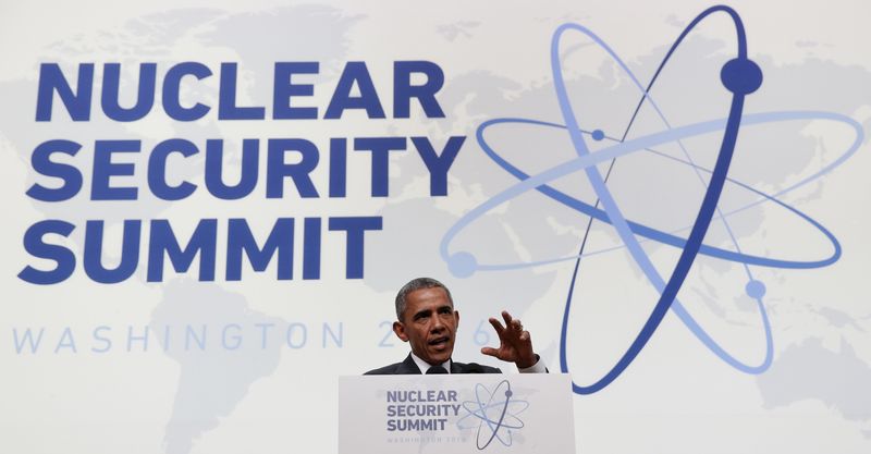 © Reuters. No podemos permitir que "locos" obtengan material nuclear, dice Obama