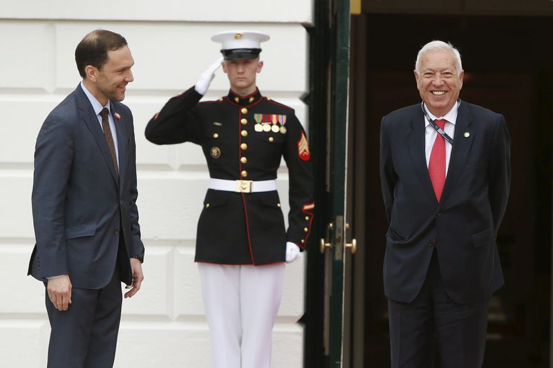 © Reuters. La interinidad del Gobierno en España impide la visita de Obama