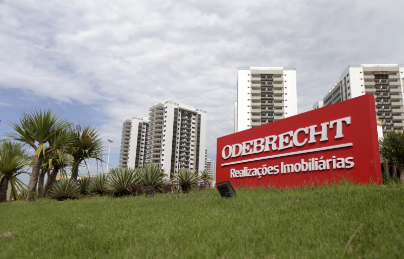 © Reuters. A sign of the Odebrecht SA construction conglomerate is pictured in Rio de Janeiro