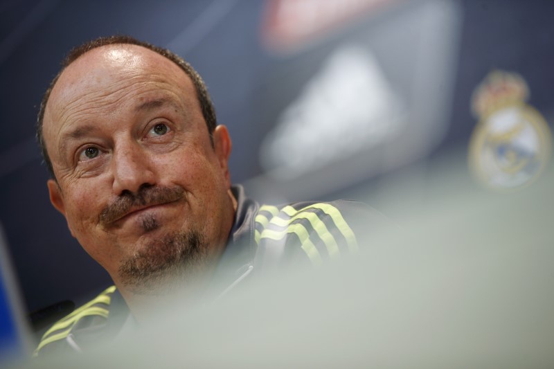 © Reuters. Real Madrid's coach  Benitez reacts during a news conference a day ahead of their "Clasico" soccer match against Barcelona at the Valdebebas training grounds outside Madrid