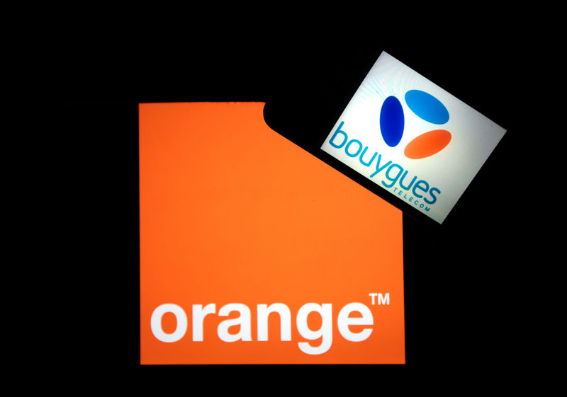 © Reuters. Company logos for Orange, on a tablet screen, and Bouygues Telecom, on a mobile phone screen, are seen in this illustration photo taken in Nice