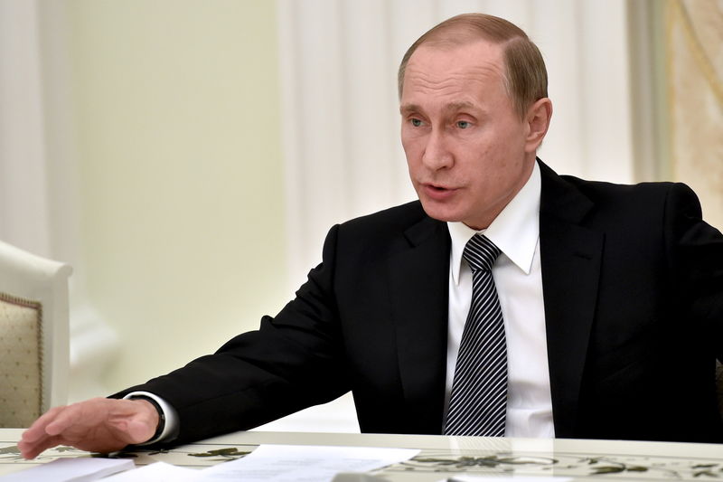 © Reuters. الكرملين ينفي تقارير عن صلات بين بوتين ومعاملات خارجية