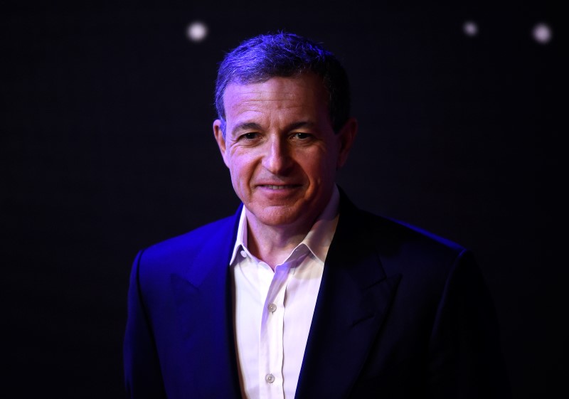 © Reuters. Bob Iger, the Chief Executive Officer of Disney, arrives at the European Premiere of Star Wars, The Force Awakens in Leicester Square, London