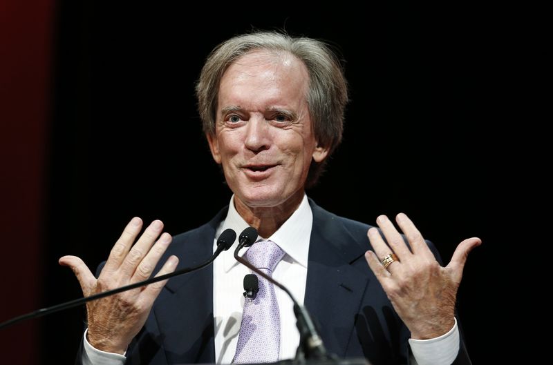 © Reuters. File photo of Bill Gross speaking at the Morningstar Investment Conference in Chicago