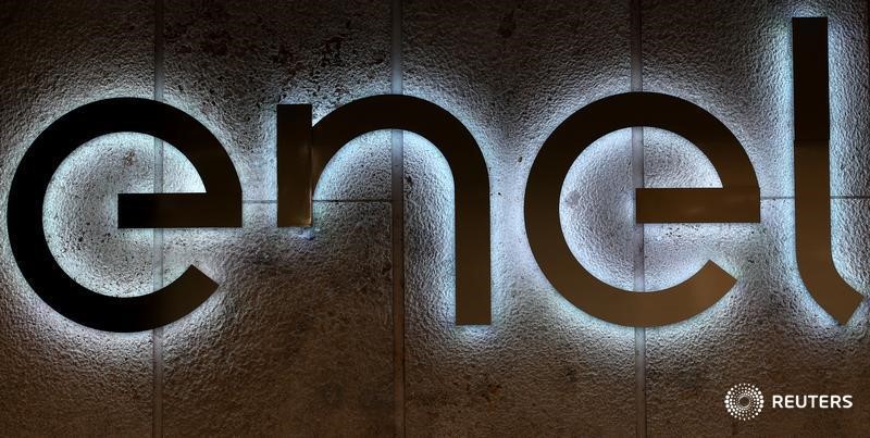 © Reuters. Логотип итальянской Enel  на штаб-квартире компании в Риме