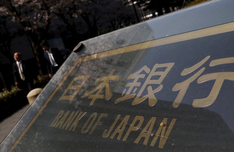 © Reuters. Banco de Japón dice estar dispuesto a relajar aún más la política monetaria