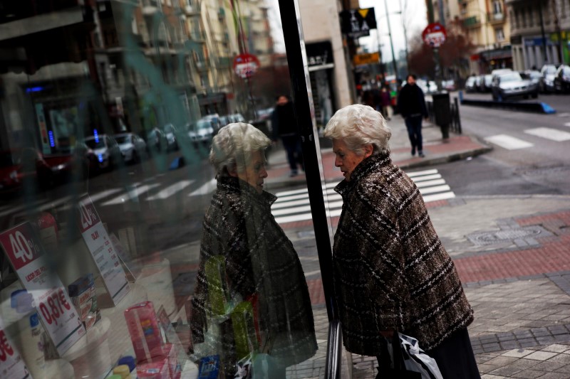 © Reuters. A woman looks at sale items in Madrid