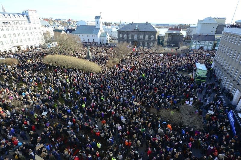 © Reuters. Primer ministro islandés pide disolución de parlamento tras escándalo fiscal