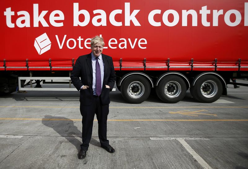 © Reuters. London Mayor Boris Johnson attends an "Out" campaign event, in favour of Britain leaving the European Union, at Europa Worldwide freight company in Dartford