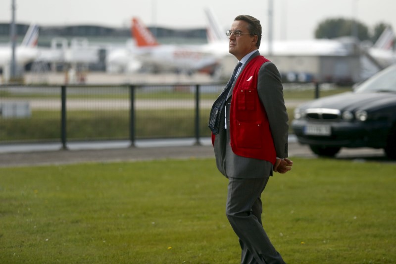 © Reuters. File photo of Chairman and CEO of Air France-KLM Alexandre de Juniac outside the Air France headquarters at the Charles de Gaulle International Airport in Roissy on the third day of an Air France one-week strike