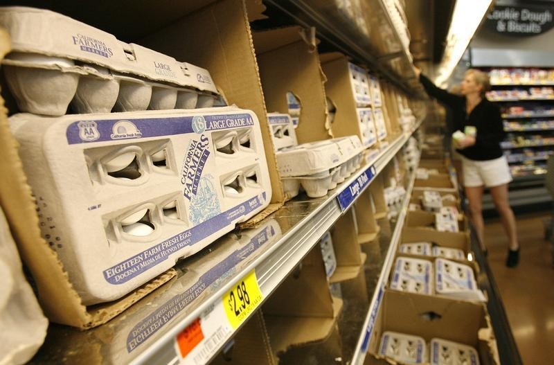 © Reuters. File photo of a shopper browsing the eggs section at a Wal-Mart store in Santa Clarita