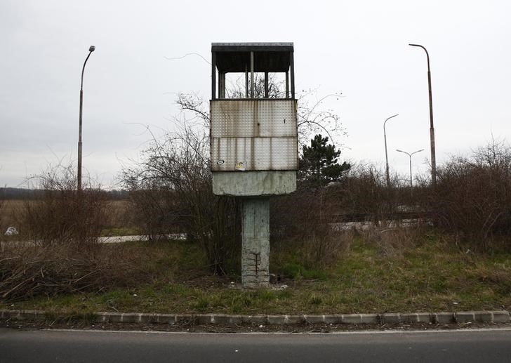 © Reuters. The Wider Image: Europe's abandoned border posts