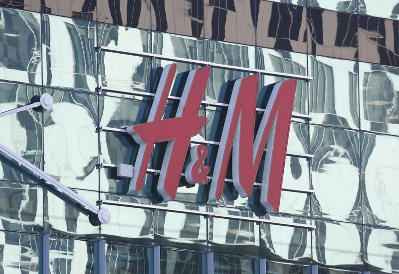 © Reuters. File photo shows a H&M store logo on Aviapark shopping mall in Moscow
