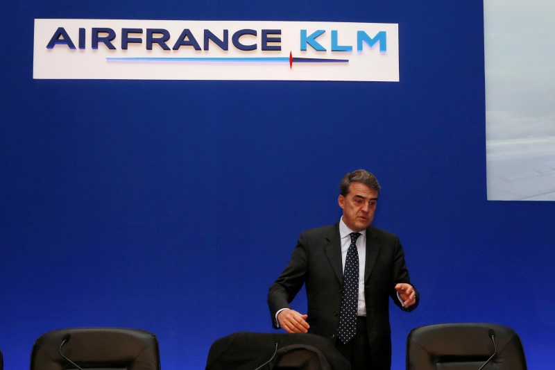 © Reuters. LE DÉPART DU PDG D'AIR FRANCE-KLM SANCTIONNÉ EN BOURSE