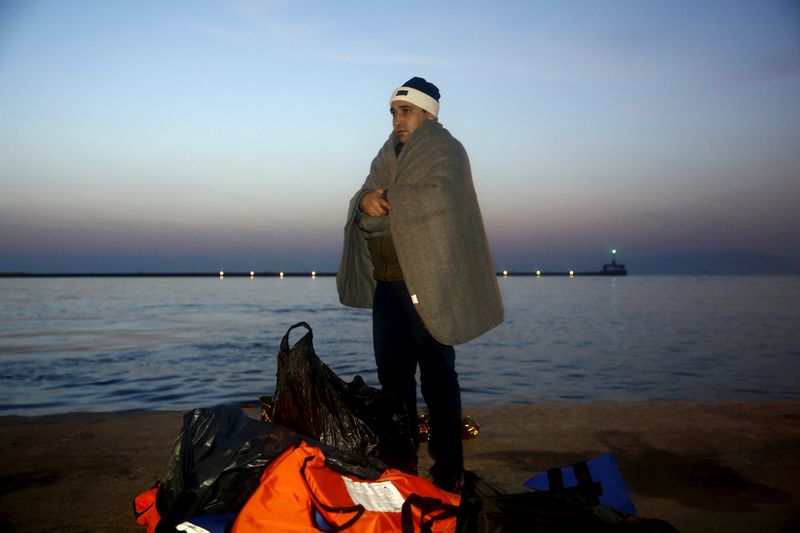 © Reuters. Refugiado após desembarque na ilha grega de Lesbos