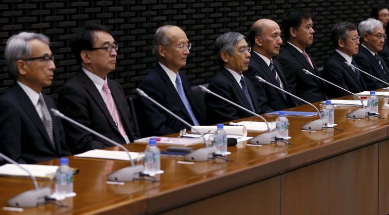 © Reuters. Bank of Japan Governor Haruhiko Kuroda attends the BOJ quarterly branch manager's meeting with BOJ board members at BOJ headquarters in Tokyo