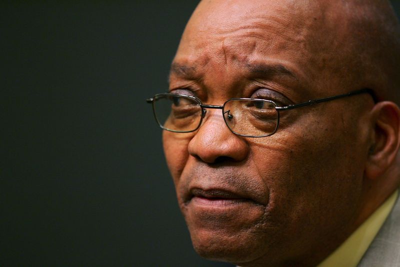 © Reuters. جنوب أفريقيا تلجأ إلى الكوميديا وسط أزمة سياسية واقتصادية طاحنة