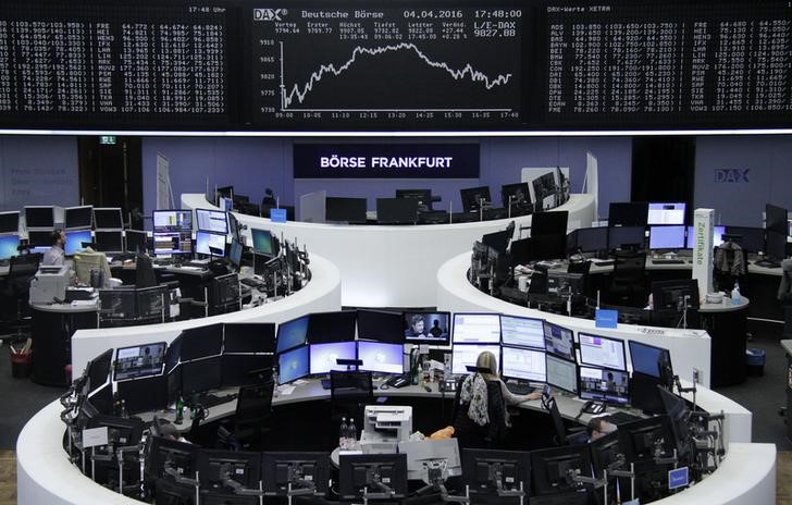 © Reuters. Bolsas europeas abren con leve alza por empresas de salud y compañías mineras 