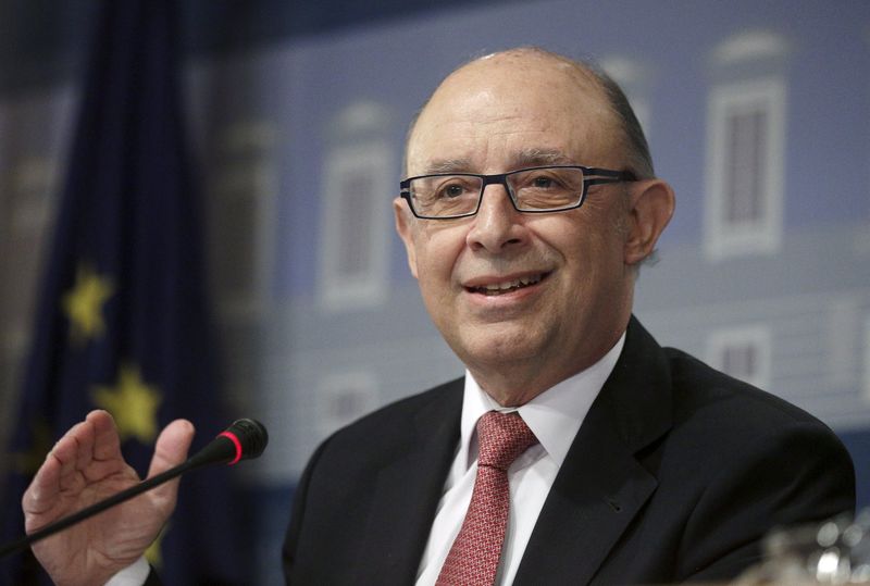 © Reuters. España revisará a la baja déficit de 2015 por cambio de criterio europeo