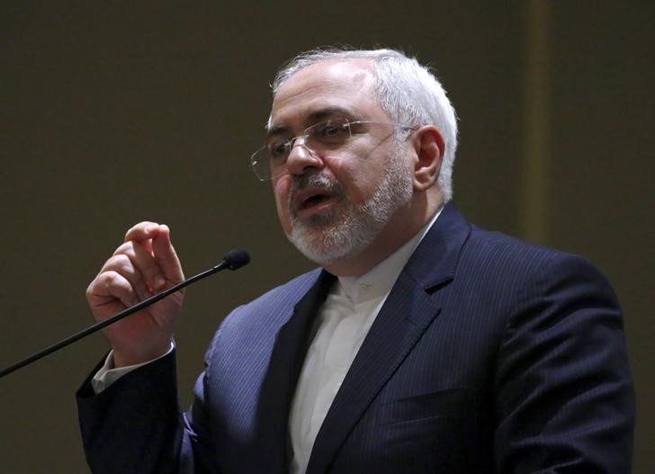 © Reuters. Глава МИД Ирана Джавад Зариф выступает на лекции в Сингапуре 