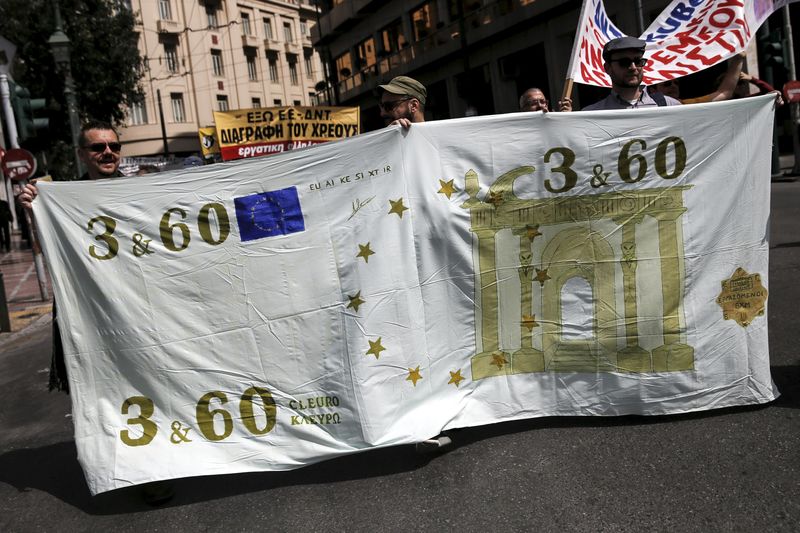 © Reuters. Protesters hold a banner depicting a mock Euro banknote during a demonstration marking a 24-hour strike of the country's biggest public sector union ADEDY against planned tax and pension reforms in Athens