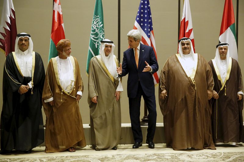 © Reuters. Al-Thani, Alawi, Al-Jubeir, Kerry, Al Khalifa and Gargash stand together for a family photo at the start of the Gulf Cooperation Council (GCC) ministerial meetings in Manama, Bahrain