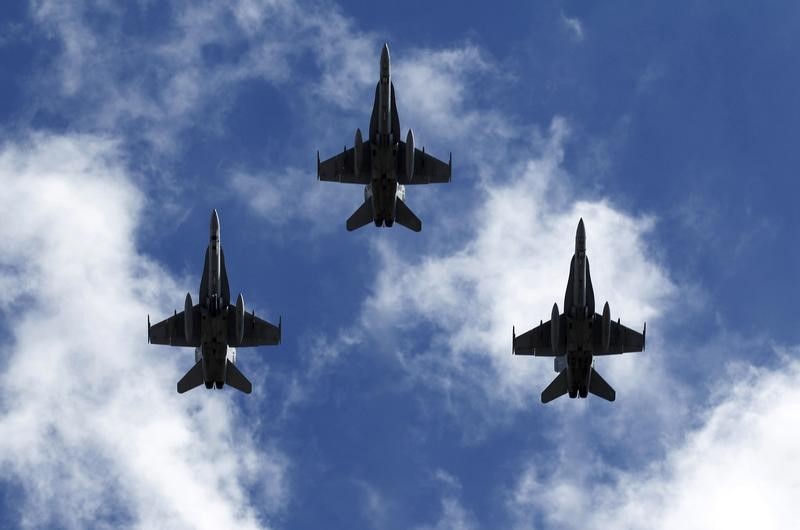 © Reuters. سناتور أمريكي كبير منفتح على بيع مقاتلات إف-18 للكويت وقطر