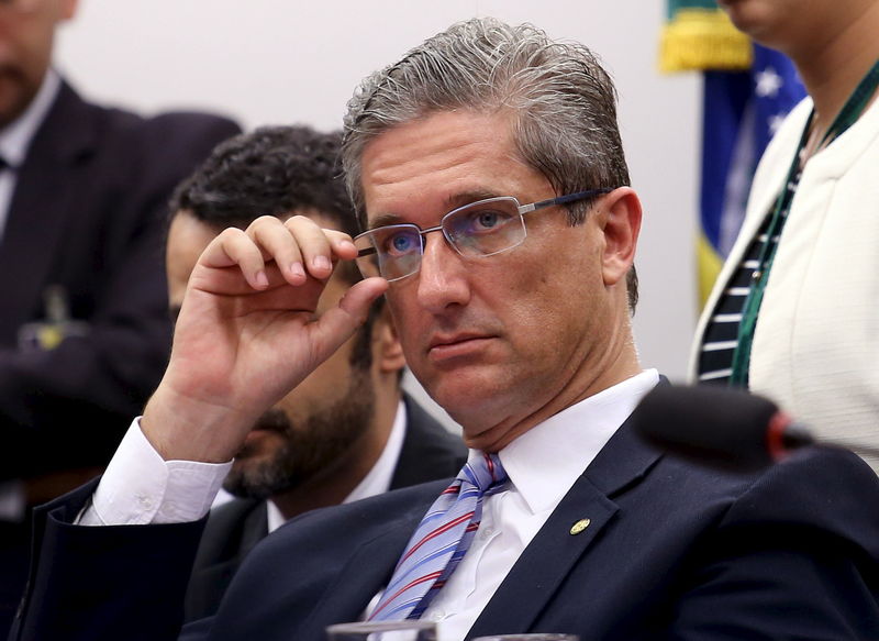 © Reuters. Deputado Rogério Rosso, presidente da comissão especial do impeachment na Câmara, durante sessão do colegiado, em Brasília