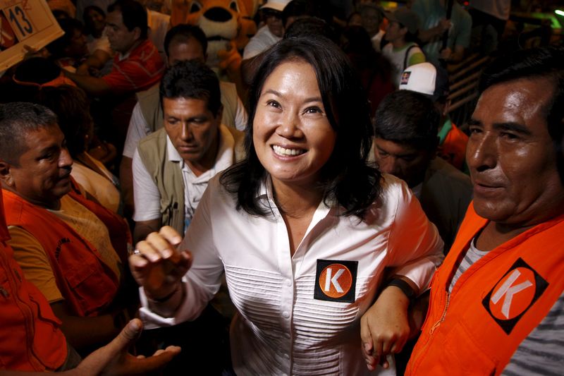 © Reuters. Keiko Fujimori faz campanha em Lima