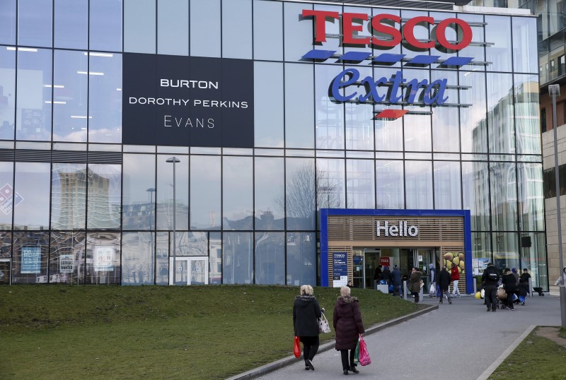 © Reuters. People walk past a Tesco Extra store in Woolwich, southeast London