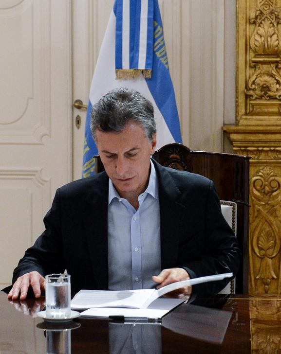 © Reuters. Fiscal argentino impulsa denuncia contra Macri por sospechas tras 