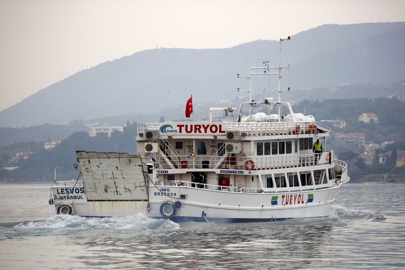 © Reuters. Grecia envía inmigrantes a Turquía en virtud del pacto con la UE