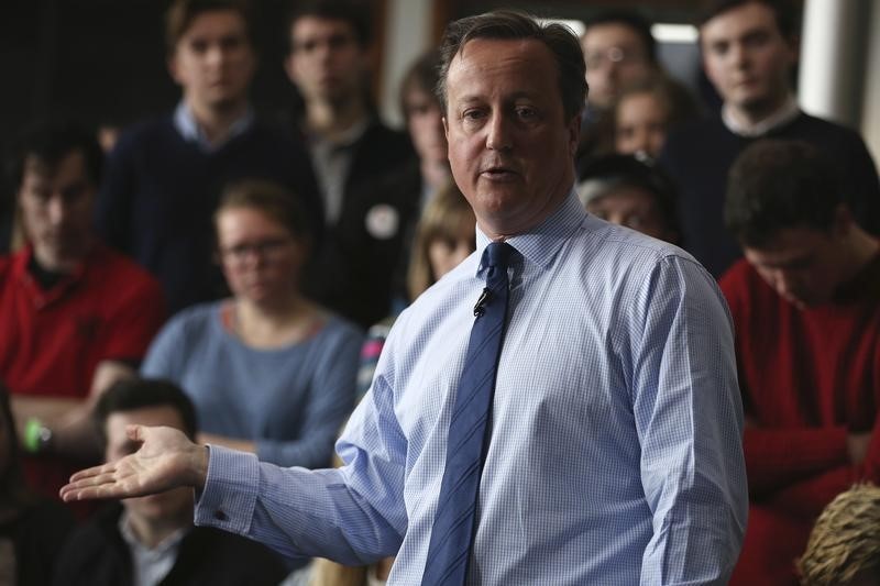© Reuters. Cameron admite que participó en un fondo 