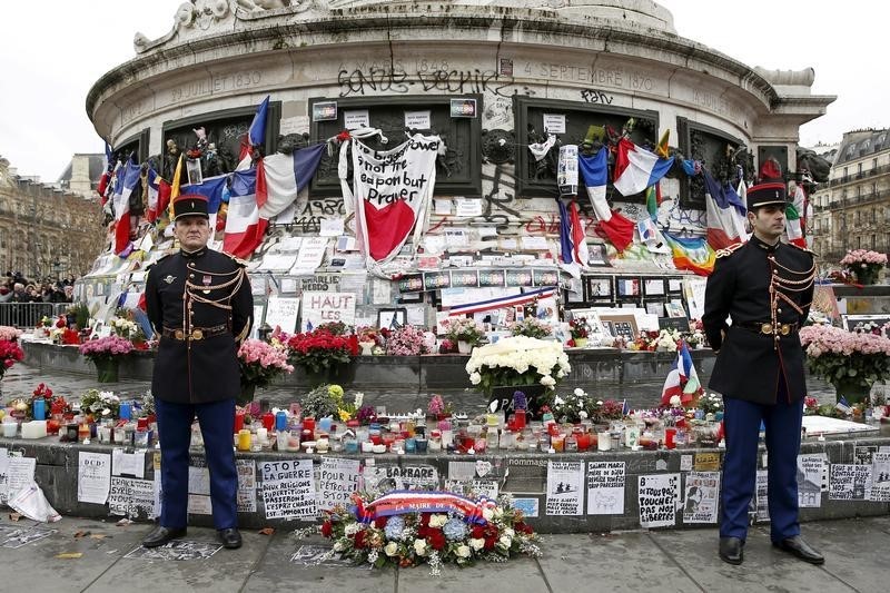 © Reuters. French Republican guards stand during a ceremony at Place de la Republique square to pay tribute to the victims of last year's shooting at the French satirical newspaper Charlie Hebdo, in Paris